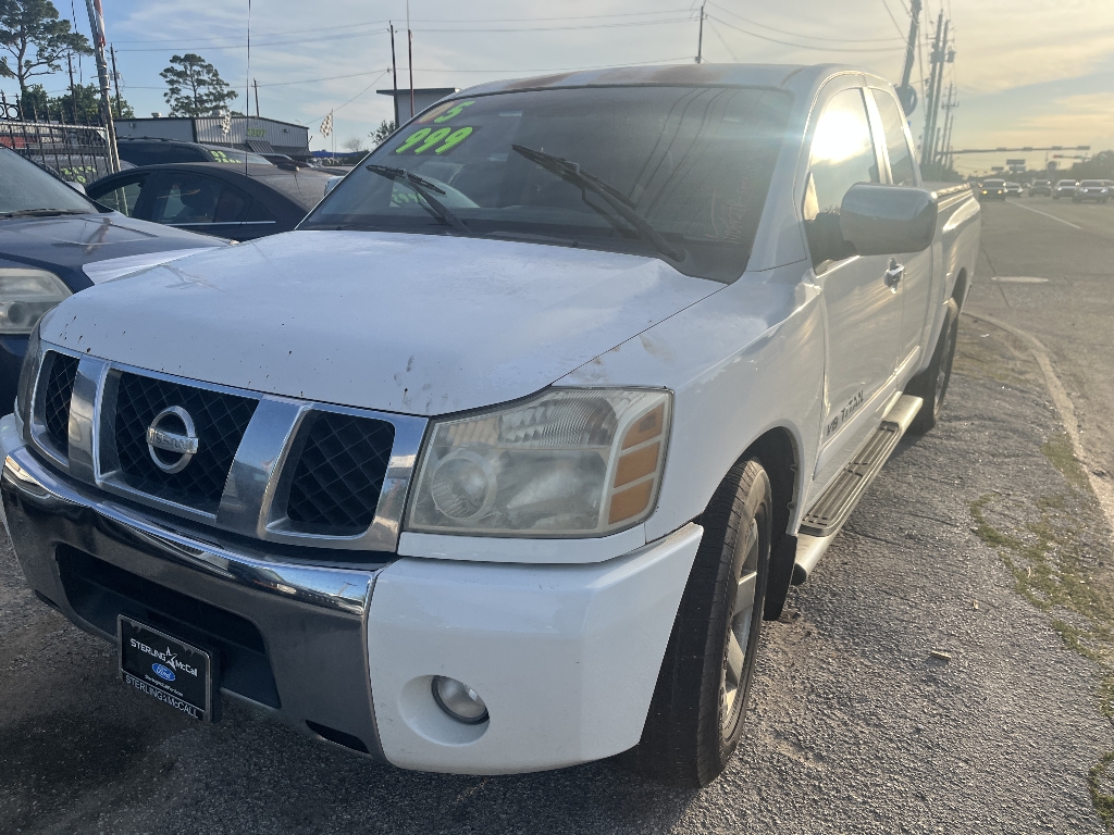 2005 Nissan Titan XE's photo