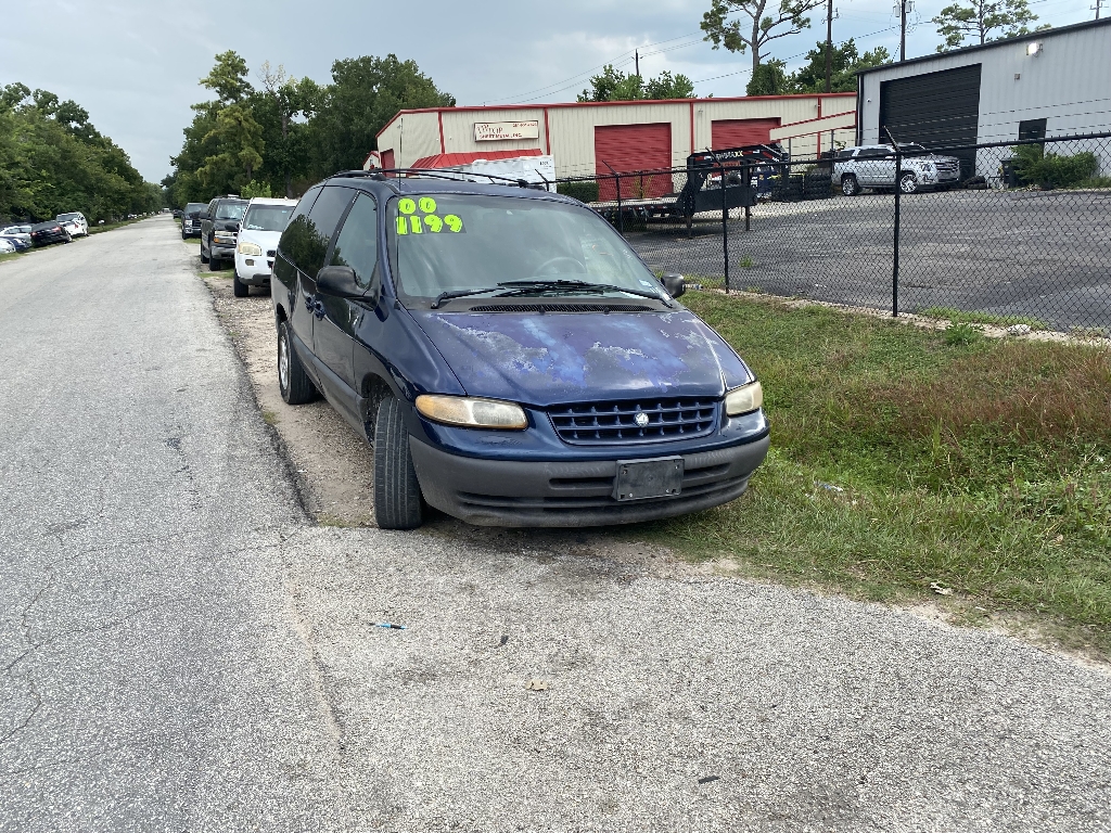 Plymouth Grand Voyager 2000's photo