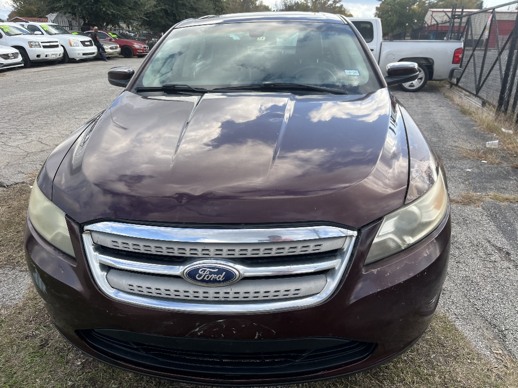 2011 Ford Taurus SEL's photo