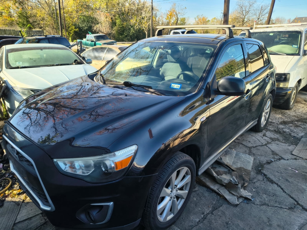 2015 Mitsubishi Outlander Sport ES's photo
