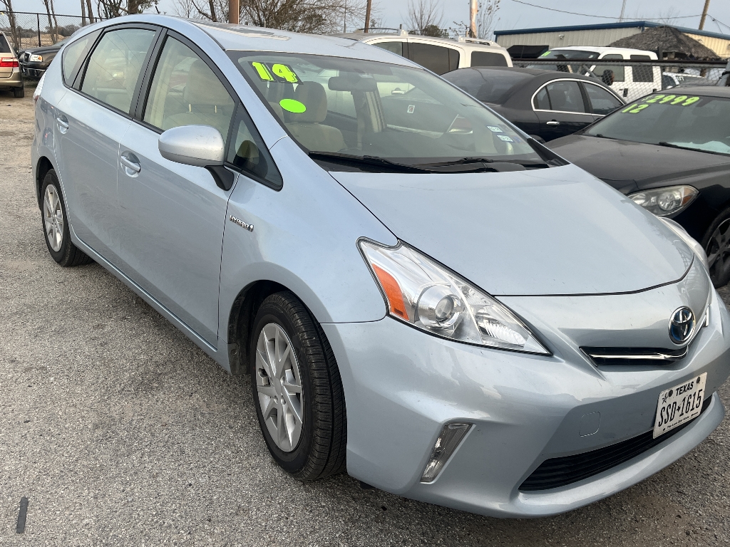 2014 Toyota Prius v Five