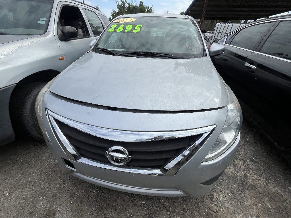 2019 Nissan Versa 1.6 S Plus CVT's photo