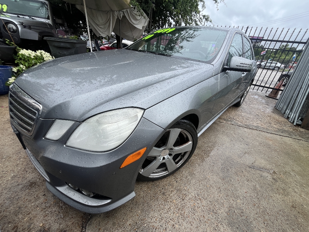 2010 Mercedes-Benz E-Class's photo
