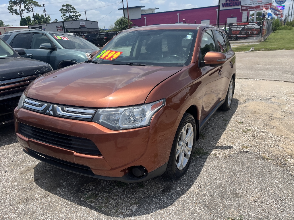 2014 Mitsubishi Outlander SE FWD's photo